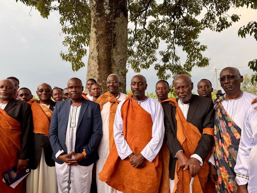 Minister Balaam Barugahara met the new Tooro Omukama Edward Kijanangoma Rukiidi after burial rituals at Karambi. Known for humility and hands-on leadership, he continues to champion ordinary Ugandans.
